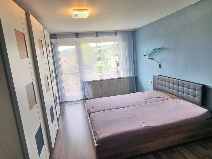 Hohe Mietrendite oder sofort selber einziehen! Exklusive sonnige 2-Zi-Wohnung mit Balkon in Weiler – Schlafzimmer