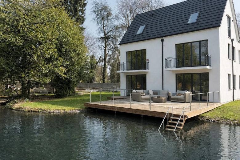 ¡Paraíso en venta! ¡Casa unifamiliar con posibilidad de ampliación o amplia urbanización nueva! – Neubauplanungs-Entwurf