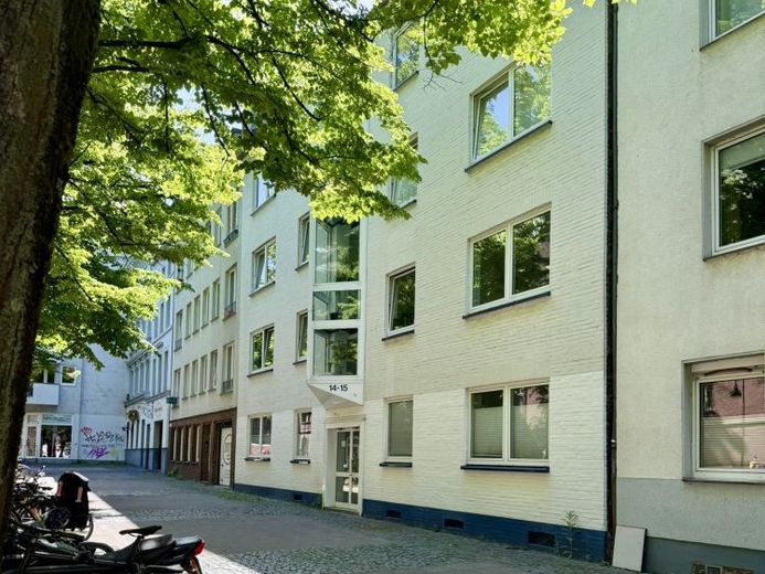 Aachen – Urbanes Anlageobjekt mit klarer Struktur und Balkon – Foto 1