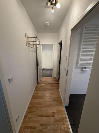Köpenick'te bahçe parseli olan aydınlık 2,5 odalı daire – Flur