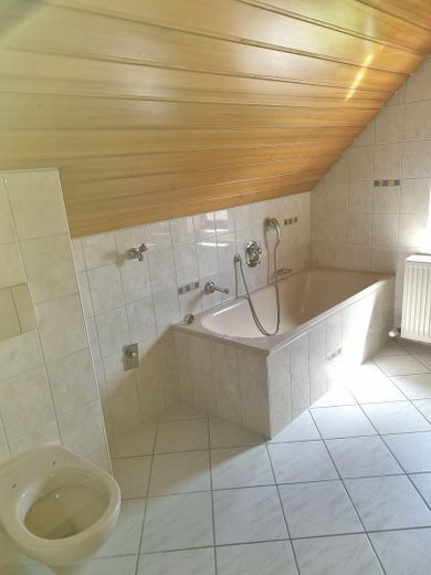 Bel appartement en duplex de 3 pièces avec cuisine et salle de bains à Breitenberg – Photo 12