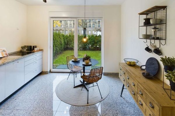 Gartenwohnung mit großzügiger Sonnenterrasse und privatem Gartenparadies