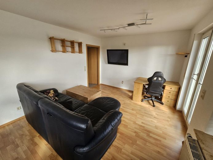Attraktive 2-Zimmer-Wohnung mit Balkon & TG-Stellplatz in Bildechingen – Wohnzimmer1