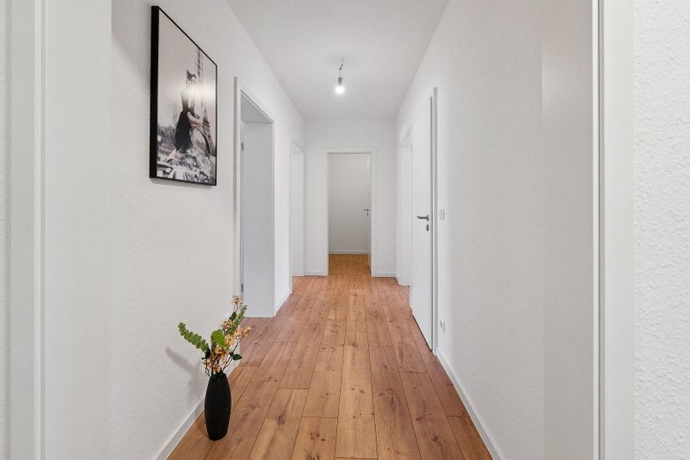 PROVISIONSFREI: Bezugsfertige Wohnung in begehrtester Lage Schweinfurts – Flur