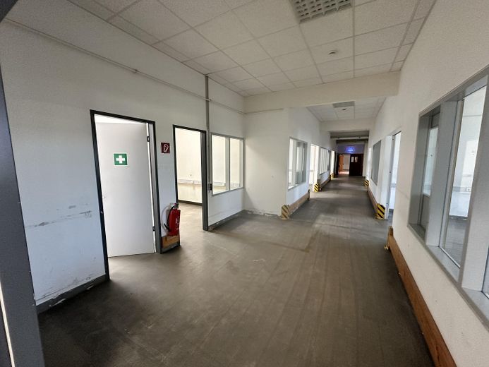 Gewerbefläche (Produktion; Büro; Lager) ab 190 qm- 1007 qm – Flur zu einzelnen Räumen
