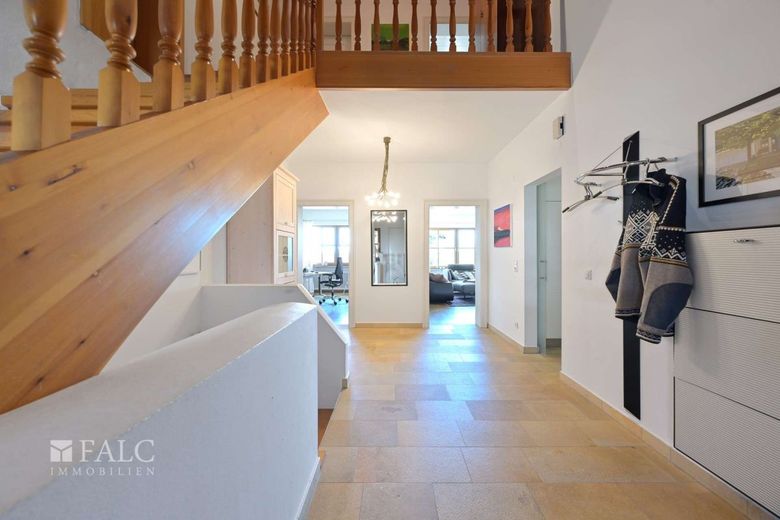 Exklusive Landhaus-Idylle mit unverbaubarem Blick ins Ampermoos – EG Diele Blick Wohnen