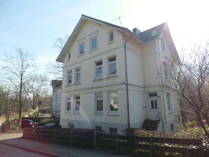 Hochparterre in Jugendstilhaus direkt am Jenischpark mit eigenem Garten von Privat – Straßenansicht