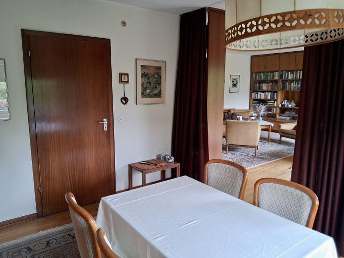 Bungalow im Grünen - provisionsfrei – Blick zum Wohnzimmer