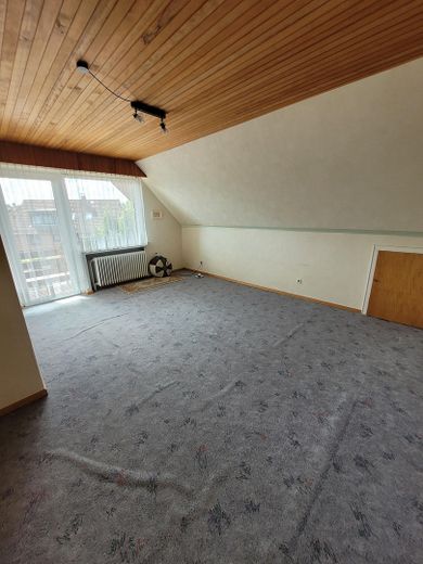 एकल-परिवार का घर – Schlafzimmer mit Balkon