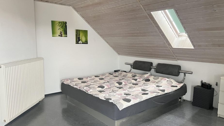 Einfamilienwohnhaus mit Doppelgarage und großem Garten - Privatverkauf – Zimmer 2