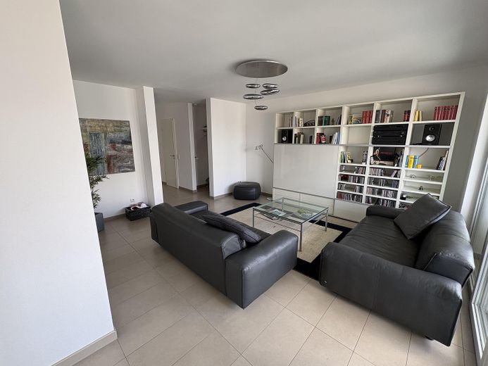 Maisonette di 3,5 locali * ASCENSORE * POMPA DI CALORE * 102mq + 19mq BALCONI – Wohnzimmer