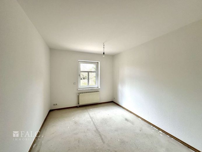 Top gepflegtes Einfamilienhaus mit Einliegerwohnung und Praxis in schöner Lage von Oldendorf – Büro/ Gäste EG