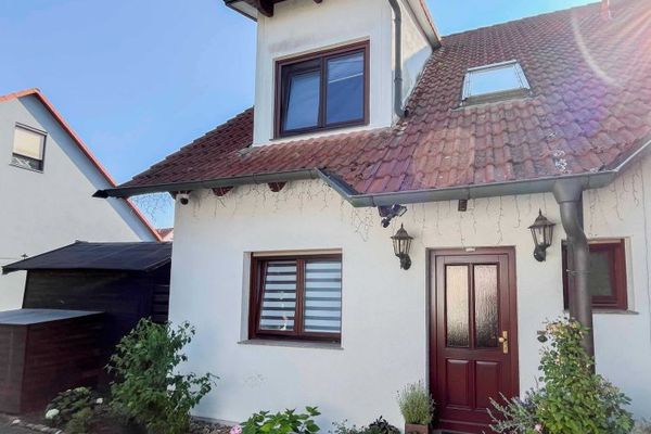 Arrive, feel at home, settle in – well-maintained semi-detached house with garden in Leuna-Kötschlitz
