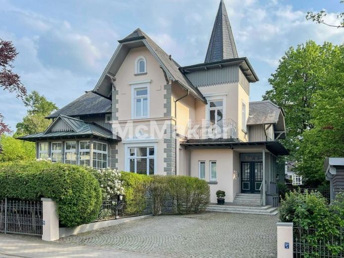 Woon- en bedrijfsgebouw op centrale locatie in Schwarzenbek – Foto 1