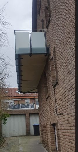 Balkon Seite und Garage