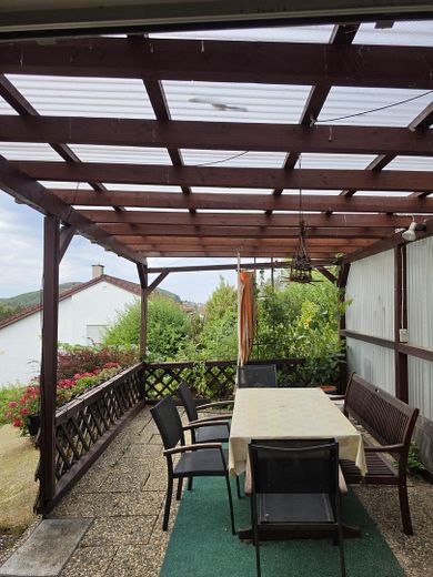 Provisionsfrei: Großzügiges Einfamilienhaus in ruhiger Aussichtslage mit teilbarem Großgrundstück – Ausblick Pergola