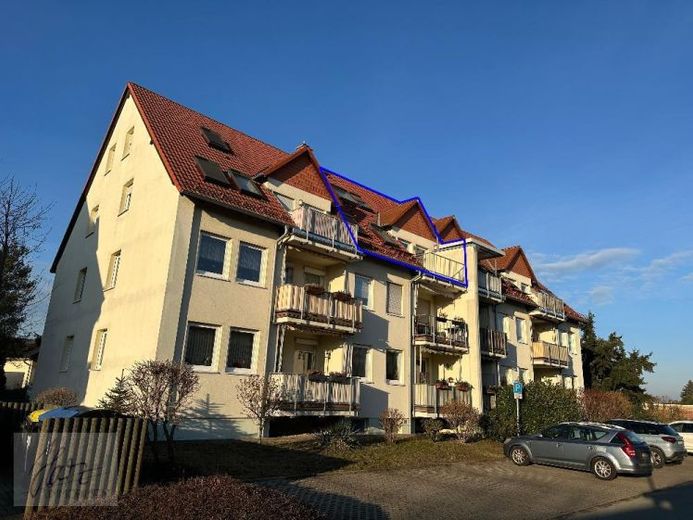 ***HELLE MAISONETTEWOHNUNG MIT BALKON*** individuellem Grundriss und Dachschrägen – Wohncharakter mit Flair in Riesa – फोटो 1