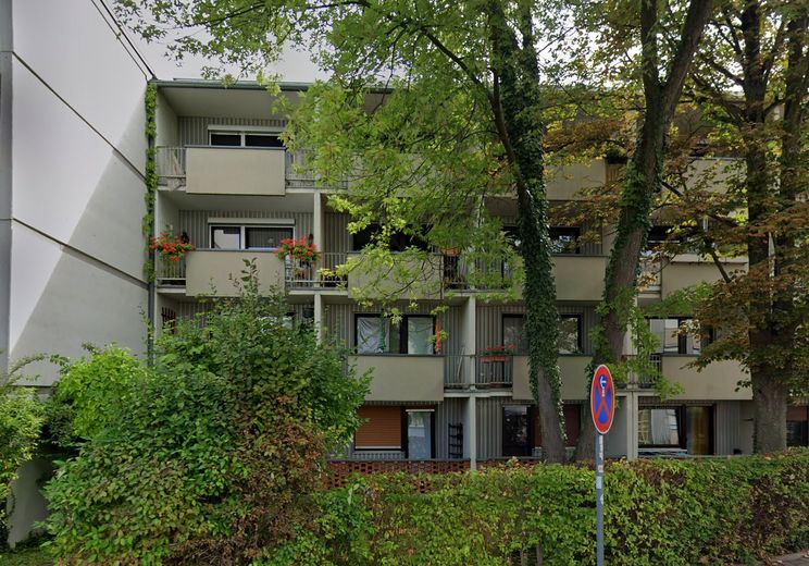 Hausansicht zur Straße