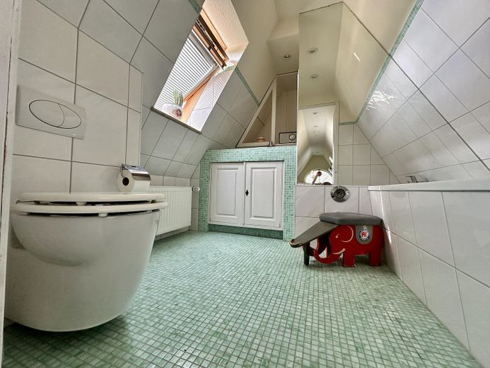Villa mit Gutshauscharakter auf 3500m²-unverbaubarer Seeblick in Kieler Stadtrandlage – Seitenflügel 1 - Bad 2
