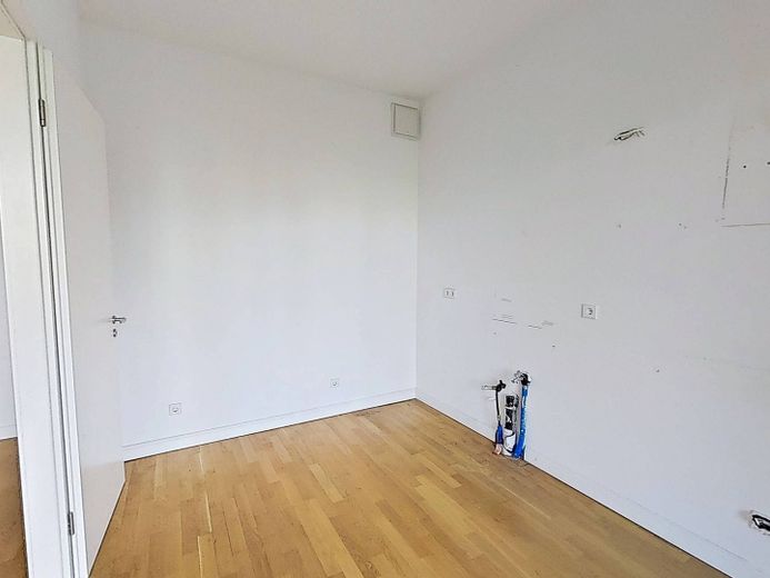 Elegantes Wohnen in Düsseldorf: Großzügige 3-Zimmer-Wohnung mit Balkon, Concierge-Service uvm. – Ansicht II: Küche