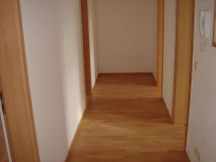 schöne 4 Zimmer Wohnung mit Balkon in mitten der Stadt – Foto 1