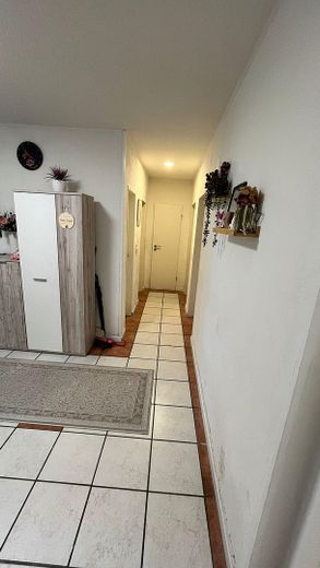 100 m² Erdgeschosswohnung | 5 Zimmer | Ideal für Familien | Frei ab 01.10.2026 – Flur