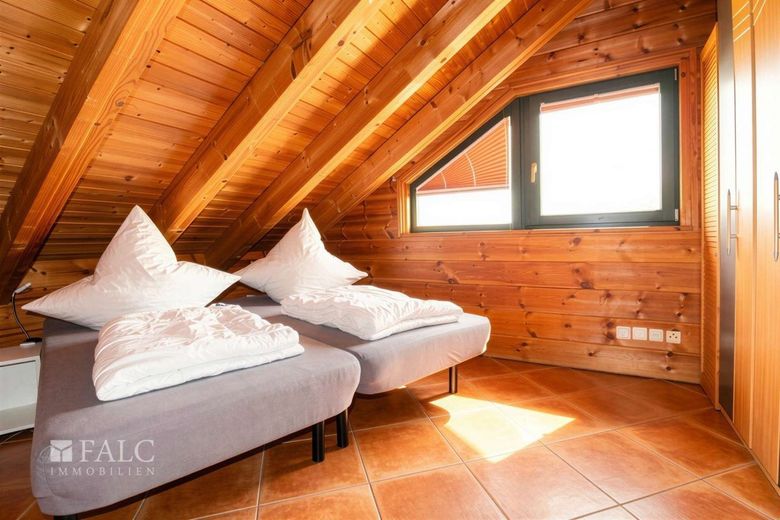 +++ Natur pur &amp; Design: Hochwertiges Fullwood-Wohnblockhaus mit Weitblick in Ostseenähe +++ – Schlafzimmer II