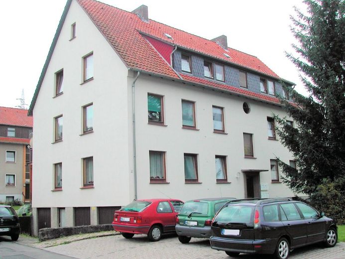Vermietetes 6-Familienwohnhaus mit Garagen in ruhiger Wohnlage - Delligsen – Heise Immobilien - www.immobilien-heise.de