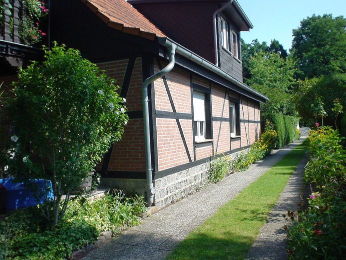 Provisionsfrei: Freistehendes Zweifamilienhaus im grünen Berlin-Heiligensee – Süd/Ost Seite