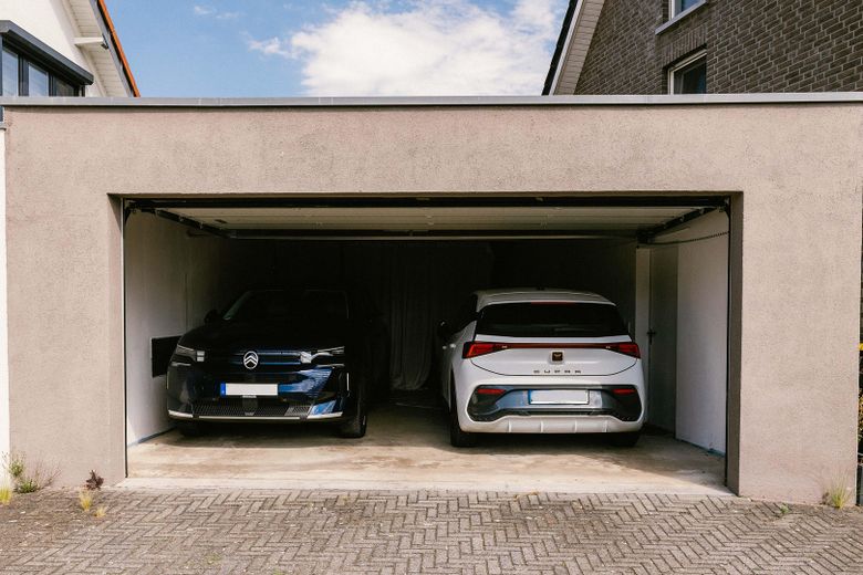 Senza commissioni! Casa bifamiliare sfalsata su più livelli, personalizzata, con garage doppio e vista panoramica! – Große Doppelgarage 40 qm