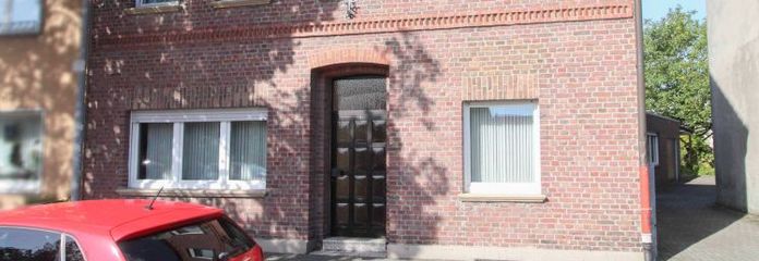 Beautiful period property with potential for expansion and a garage in central Straelen