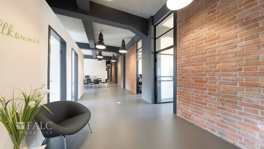 Temsilî. Modern. Eşsiz. - yeni ofis adresiniz – Durchgang 2