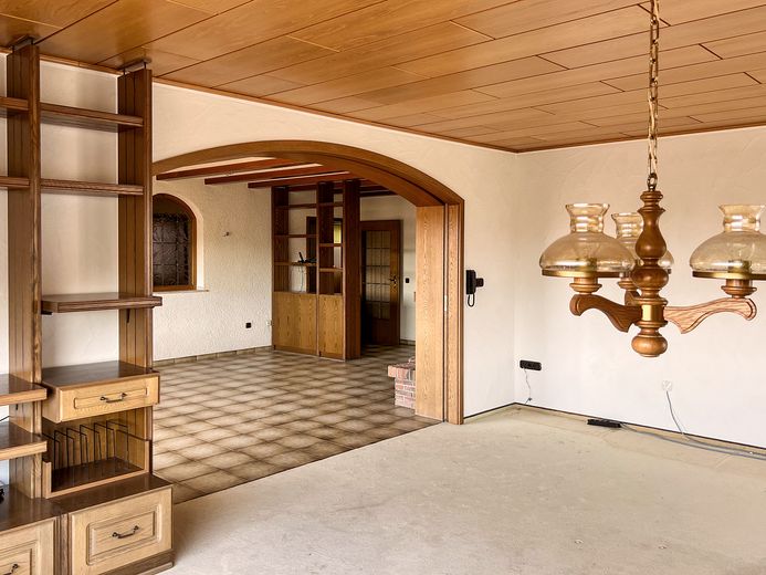 Hochwertiges Zweifamilienhaus, gehobene Ausstattung, Ausbaupotential, traumhafter Ausblick – Blick ins Esszimmer