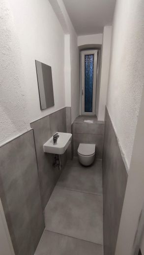 1 möbliertes Zimmer in 2er Frauen WG in Nürnberg Südstadt – Separates WC nach Sanierung