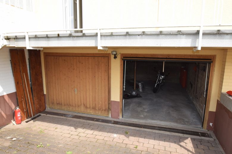 Provisionsfrei! Zweifamilienhaus, großer Sonnengarten – Doppelgarage