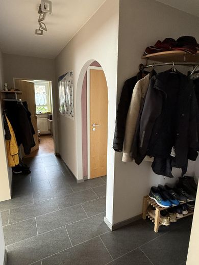 Przestronny dom jednorodzinny w topowej lokalizacji na sprzedaż od osoby prywatnej – Gang Erdgeschoss