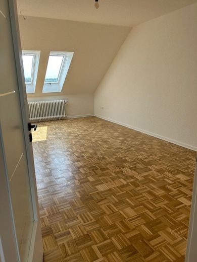 Erstklassig saniert: 3-Zimmer-Wohnung in Pattensen – Wohnzimmer