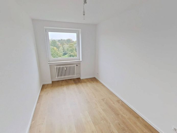 Moderno appartamento con 4 locali, BALCONE e vasca da bagno a Lübeck-Buntekuh – Schlafzimmer II