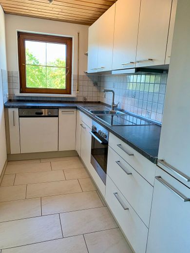 Beau 3 pièces cuisine salle de bains ensoleillé de 72 m² à Schwabmünchen avec surface supplémentaire sous les combles (surface utile) – Küche mit E-Geräten