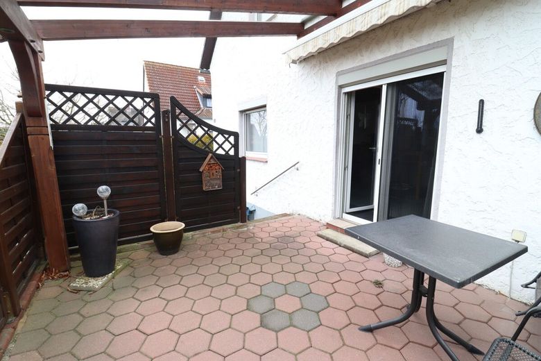 Gepflegtes Einfamilienhaus mit Anbau, perfekt für die große Familie – Terrasse
