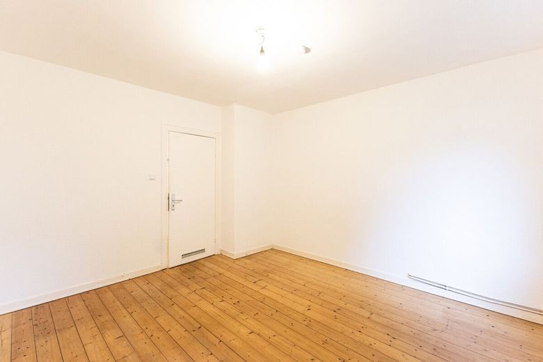 Erdgeschosswohnung - sofort bezugsfertig und leerstehend – Schlafzimmer