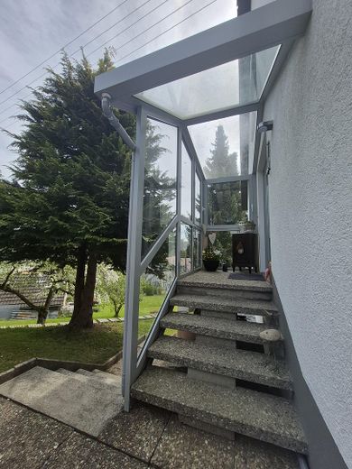 Außergewöhnliches Mehrfamilienhaus mit Aussicht und Ausblick – Haupteingang