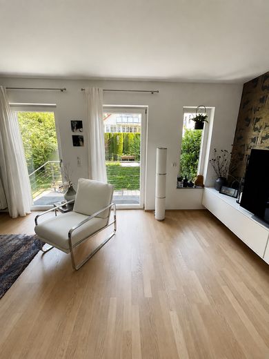 Casa bifamiliare curata a Gröbenzell – SENZA PROVVIGIONE DA PRIVATO – Wohnzimmer