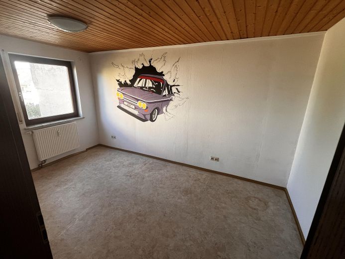 Charming detached house with dream terrace and plenty of potential – Schlafzimmer UG
