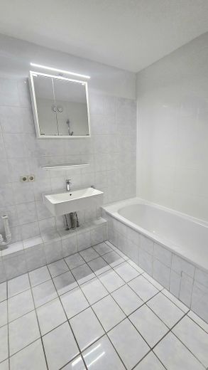 Zum Wohlfühlen, 3,5-Zimmer Wohnung mit Balkon in Sindelfingen Nord – Bad