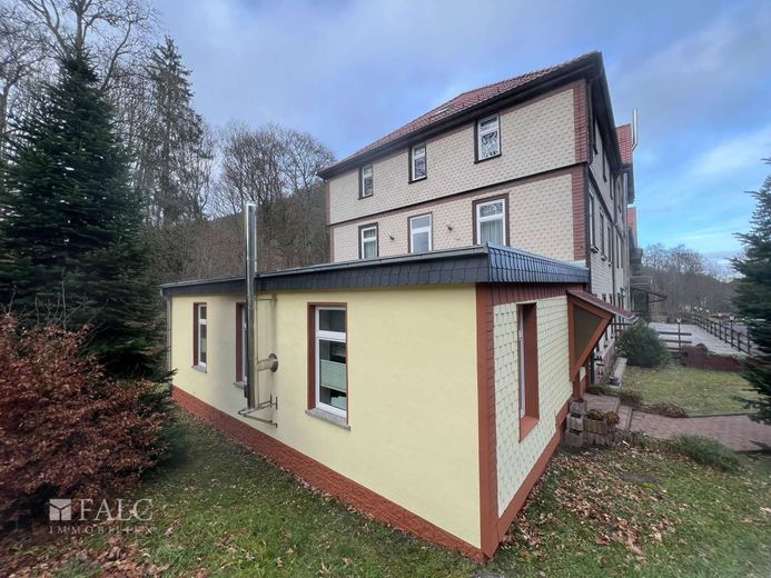 Traditionsreiches Hotelanwesen im Herzen des Thüringer Waldes - modernisiert und vielseitig nutzbar – Haus Fewo