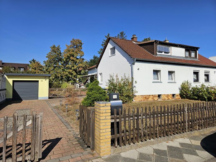 Familienfreundliches Einfamilienhaus mit großem Garten in Mannheim Gartenstadt – Hausansicht