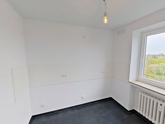 Große 4-Zi.-Whg. mit BALKON und Wannenbad in Lübeck-Buntekuh – Ansicht I: Küche