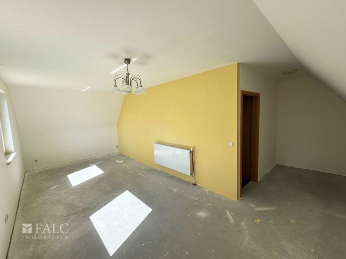 Seltenes EFH-Angebot in Biesdorf: Bj. 2015, Indoor-Pool, Sauna, PV-Speicher - jetzt 675.000 EUR – Kinderzimmer OG Ist-Zustand