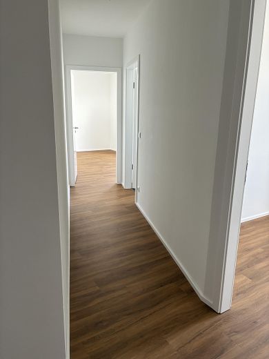 Charmante Wohnung im Staffelgeschoss – Flur links